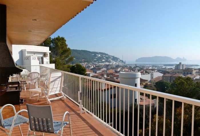 3 Bedroom Vacation Apartment on Rocamaura