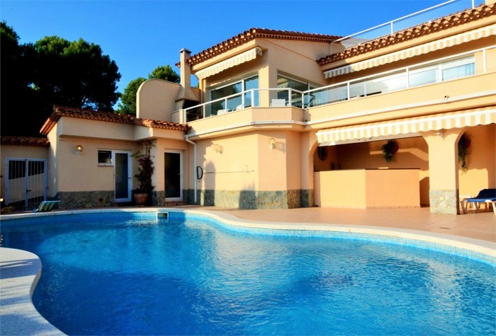 3 Bed Villa with Private Pool on Roca Maura, Estartit (Sleeps 6)