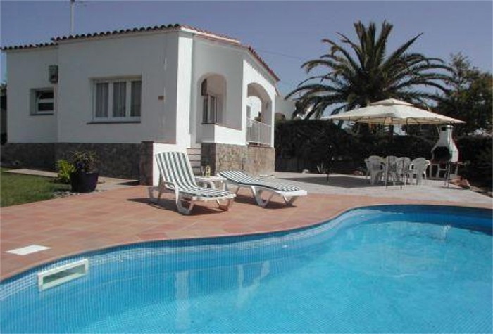 2 Bedroom Holiday Villa in Torre Gran