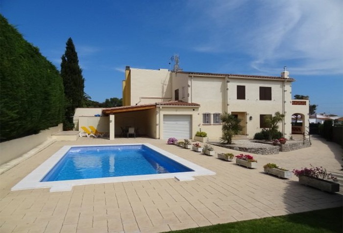 3 Bedroom Villa Torre Gran, Estartit (Sleeps 6 / 8)