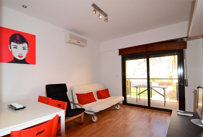 1 Bedroom Pinimar Lounge